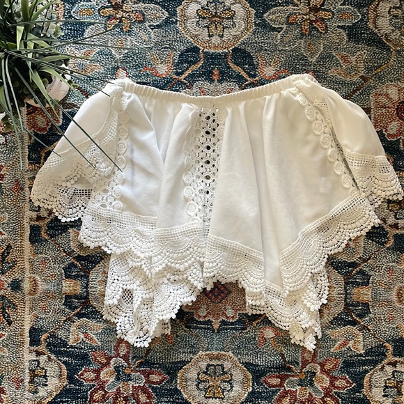 Forever 21 White Eyelet Handkerchief Top - Picture 3 of 9